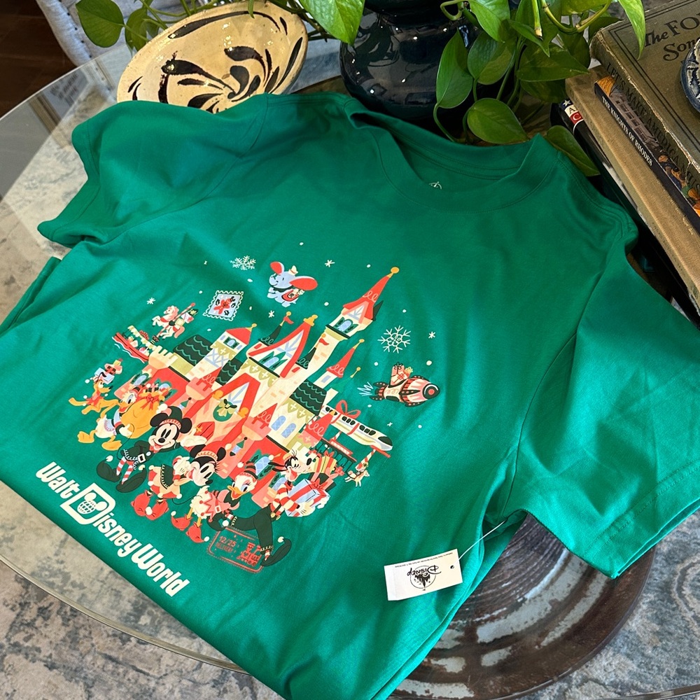 Walt Disney Green Castle Graphic Tee holiday Christmas Mickey Minnie large - Picture 4 of 9